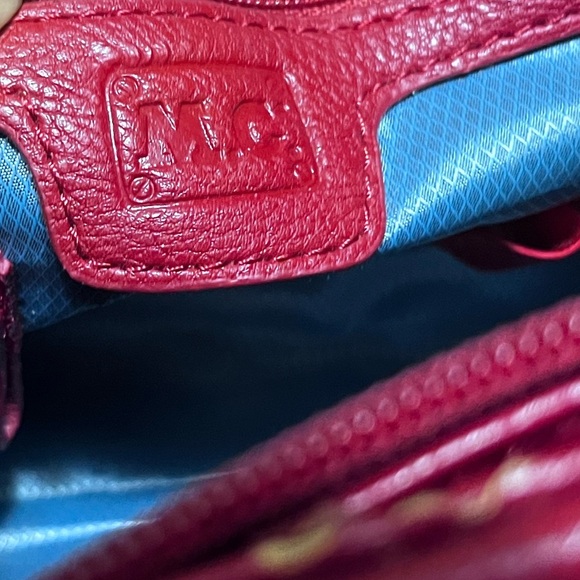 Elegant Burgundy Shoulder Bag - Picture 3 of 7